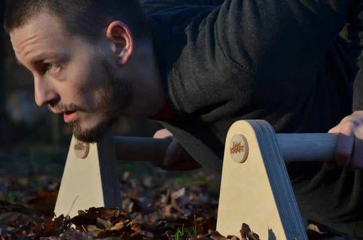 Bodyweight-Training mit Liegestützgriffen aus Holz