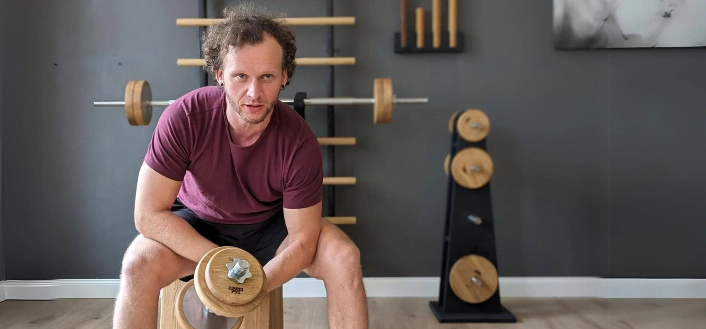 Hantel-Training mit den Holz-Hanteln von EdelKRAFT